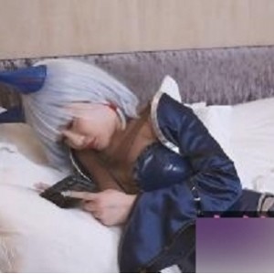 麻瓜豆传媒御姐(沈娜娜)cosplay《刹那的拷问》，性感曲线婀娜多姿【368MB】